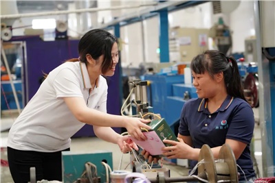 感恩母親 送愛(ài)到崗 | 湘聯(lián)電纜開(kāi)展母親節(jié)關(guān)愛(ài)活動(dòng)！